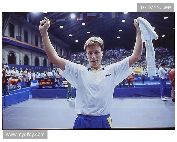 瓦尔德内尔60岁复出为母亲看球